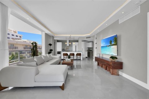 Condo in Miami Beach, Florida, 2 bedrooms  № 1842736 - photo 4