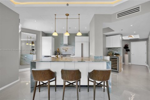 Condo in Miami Beach, Florida, 2 bedrooms  № 1842736 - photo 12