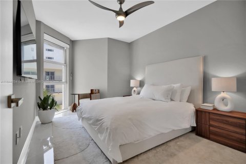 Condo in Miami Beach, Florida, 2 bedrooms  № 1842736 - photo 18
