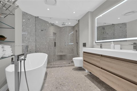 Condo in Miami Beach, Florida, 2 bedrooms  № 1842736 - photo 7