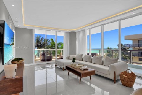 Condo in Miami Beach, Florida, 2 bedrooms  № 1842736 - photo 2