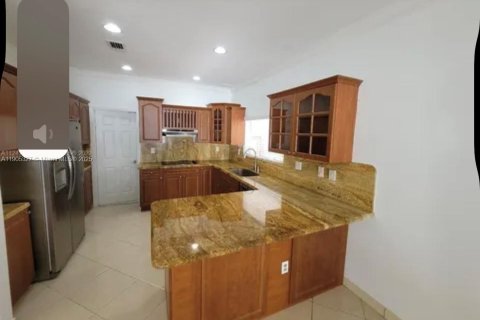 Снять в аренду виллу или дом в Майами, Флорида 4 спальни, 175.59м2, № 1956134 - фото 5