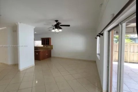 Снять в аренду виллу или дом в Майами, Флорида 4 спальни, 175.59м2, № 1956134 - фото 6