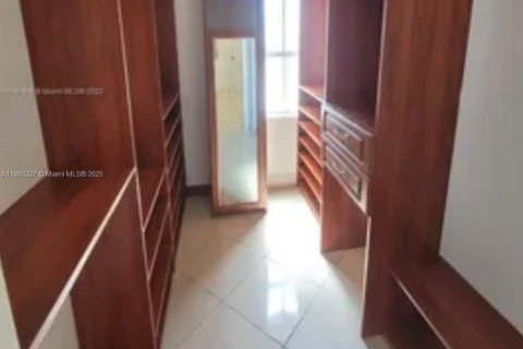 Снять в аренду виллу или дом в Майами, Флорида 4 спальни, 175.59м2, № 1956134 - фото 2