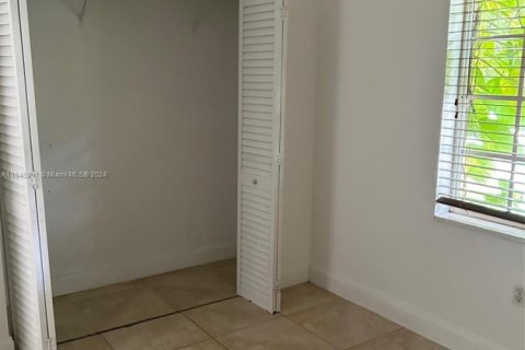 Casa en venta en Hialeah, Florida, 2 dormitorios, 101.26 m2 № 1737558 - foto 12