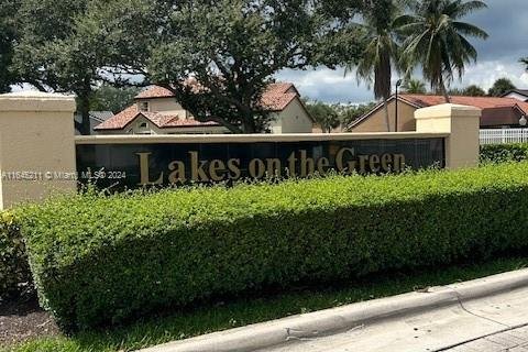 Casa en venta en Hialeah, Florida, 2 dormitorios, 101.26 m2 № 1737558 - foto 1