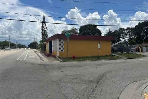 Propiedad comercial en venta en Fort Lauderdale, Florida № 1922965 - foto 5