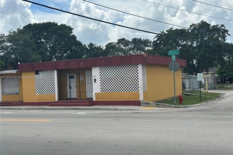 Propiedad comercial en venta en Fort Lauderdale, Florida № 1922965 - foto 2