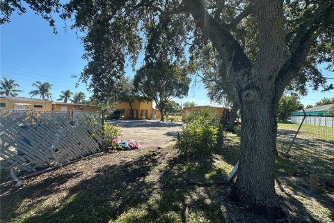 Immobilier commercial à vendre à Fort Lauderdale, Floride № 1922965 - photo 27