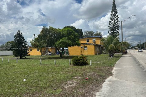 Propiedad comercial en venta en Fort Lauderdale, Florida № 1922965 - foto 3