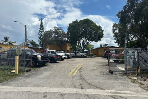 Propiedad comercial en venta en Fort Lauderdale, Florida № 1922965 - foto 7