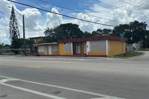 Propiedad comercial en venta en Fort Lauderdale, Florida № 1922965 - foto 1