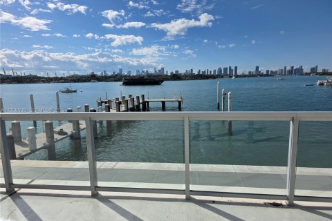 Condo in Miami Beach, Florida, 1 bedroom  № 1996349 - photo 22