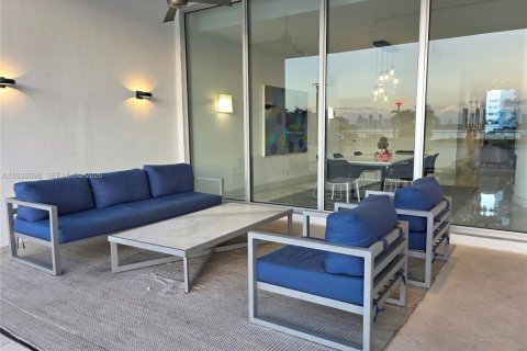 Condo in Miami Beach, Florida, 1 bedroom  № 1996349 - photo 28