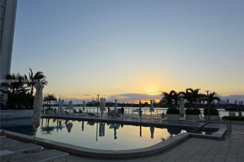 Condo in Miami Beach, Florida, 1 bedroom  № 1996349 - photo 24