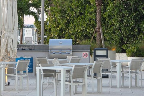 Condo in Miami Beach, Florida, 1 bedroom  № 1996349 - photo 27