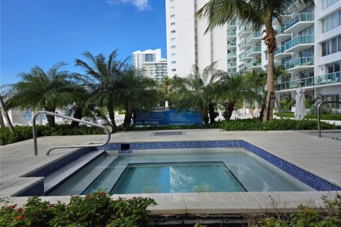 Condo in Miami Beach, Florida, 1 bedroom  № 1996349 - photo 20