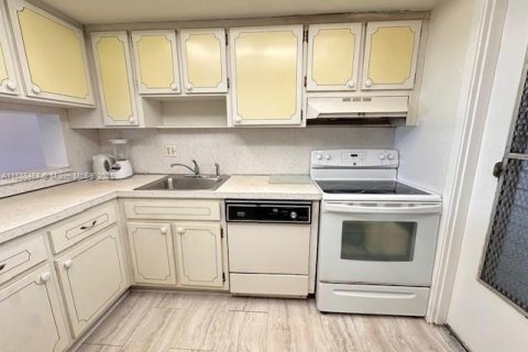 Condo in Hollywood, Florida, 1 bedroom  № 1942315 - photo 6