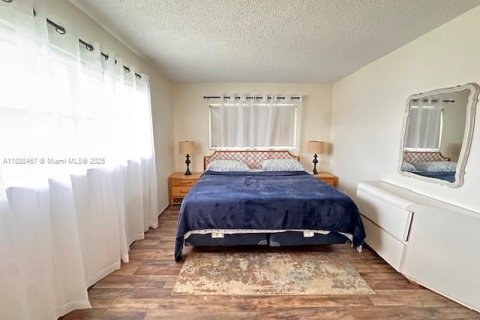 Condo in Hollywood, Florida, 1 bedroom  № 1942315 - photo 10