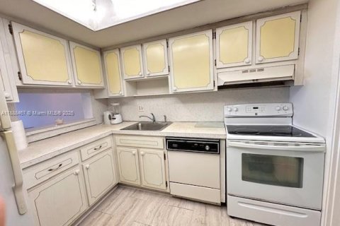 Condo in Hollywood, Florida, 1 bedroom  № 1942315 - photo 8