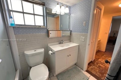 Condo in Hollywood, Florida, 1 bedroom  № 1942315 - photo 13