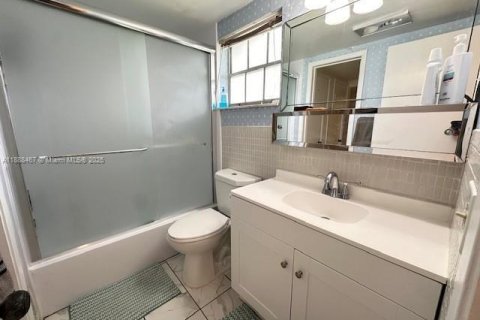 Condo in Hollywood, Florida, 1 bedroom  № 1942315 - photo 15