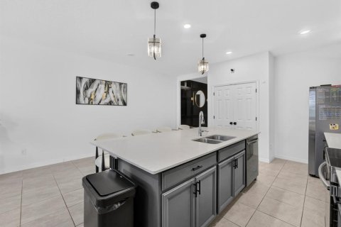 Adosado en venta en Winter Garden, Florida, 4 dormitorios, 172.8 m2 № 2320862 - foto 13