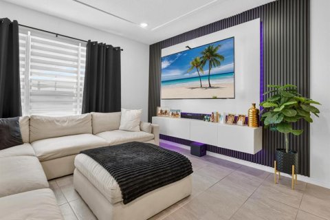 Adosado en venta en Winter Garden, Florida, 4 dormitorios, 172.8 m2 № 2320862 - foto 7