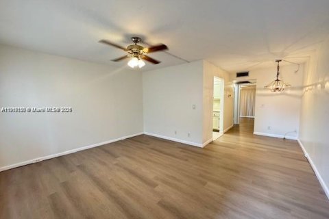 Condominio en venta en Pembroke Pines, Florida, 1 dormitorio, 63.64 m2 № 1975685 - foto 5