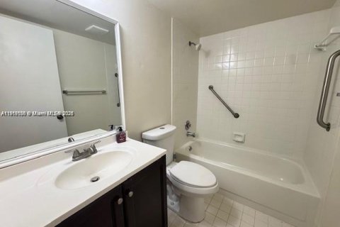 Condominio en venta en Pembroke Pines, Florida, 1 dormitorio, 63.64 m2 № 1975685 - foto 8