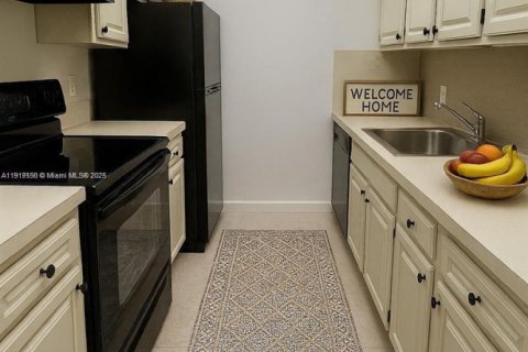 Condominio en venta en Pembroke Pines, Florida, 1 dormitorio, 63.64 m2 № 1975685 - foto 1