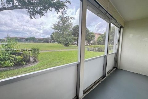 Condominio en venta en Pembroke Pines, Florida, 1 dormitorio, 63.64 m2 № 1975685 - foto 11