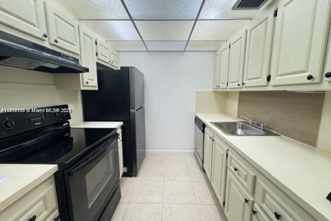 Condominio en venta en Pembroke Pines, Florida, 1 dormitorio, 63.64 m2 № 1975685 - foto 2