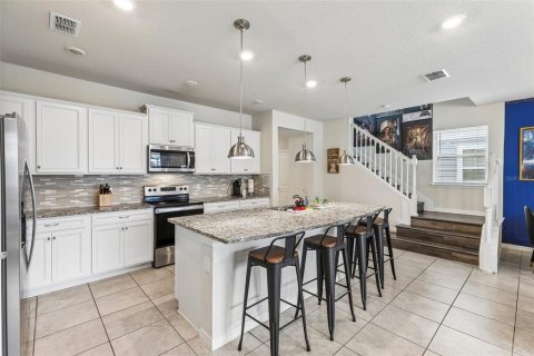 Townhouse in Davenport, Florida 5 bedrooms, 213.02 sq.m. № 2226874 - photo 11