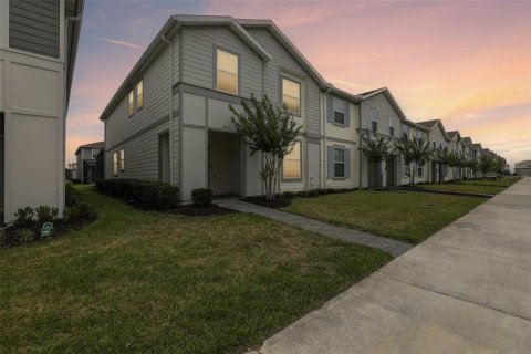 Townhouse in Davenport, Florida 5 bedrooms, 213.02 sq.m. № 2226874 - photo 3