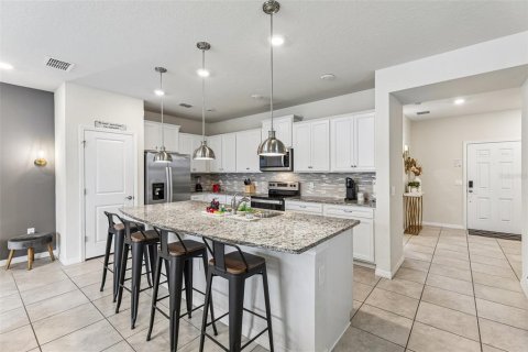 Townhouse in Davenport, Florida 5 bedrooms, 213.02 sq.m. № 2226874 - photo 10