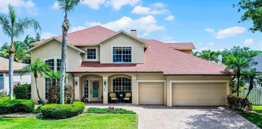 House in Orlando, Florida 5 bedrooms, 317.54 sq.m. № 1629771