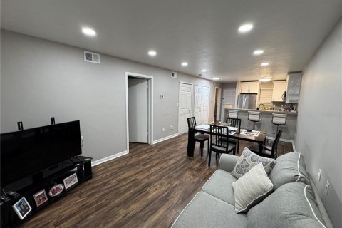 Condominio en venta en Gainesville, Florida, 2 dormitorios, 81.2 m2 № 1659269 - foto 9