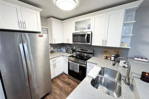 Condominio en venta en Gainesville, Florida, 2 dormitorios, 81.2 m2 № 1659269 - foto 4