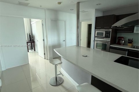 Condo in North Bay Village, Florida, 2 bedrooms  № 2008151 - photo 6