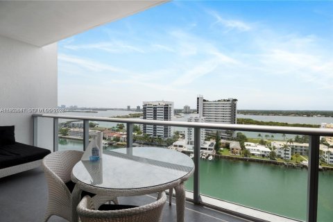 Condo in North Bay Village, Florida, 2 bedrooms  № 2008151 - photo 3