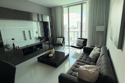 Condo in North Bay Village, Florida, 2 bedrooms  № 2008151 - photo 11