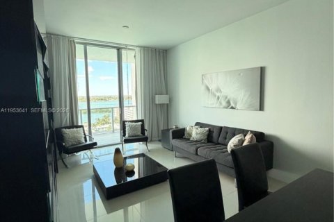 Condo in North Bay Village, Florida, 2 bedrooms  № 2008151 - photo 10