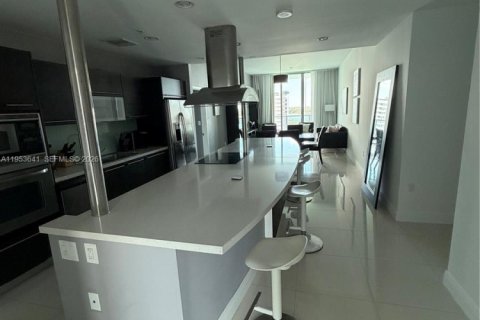 Condo in North Bay Village, Florida, 2 bedrooms  № 2008151 - photo 7