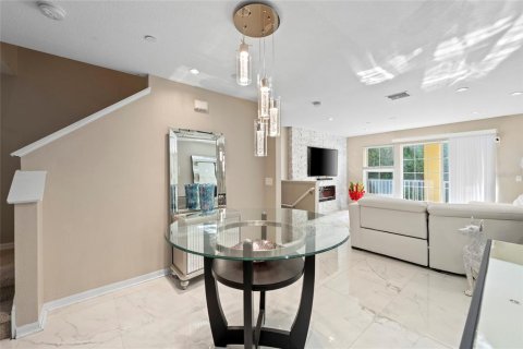 Townhouse in Lakewood Ranch, Florida 2 bedrooms, 98.85 sq.m. № 2234207 - photo 10