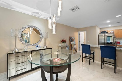 Townhouse in Lakewood Ranch, Florida 2 bedrooms, 98.85 sq.m. № 2234207 - photo 8