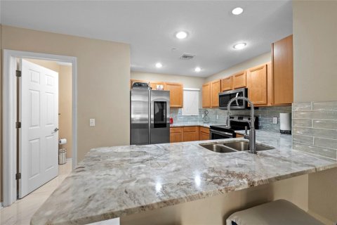 Townhouse in Lakewood Ranch, Florida 2 bedrooms, 98.85 sq.m. № 2234207 - photo 15