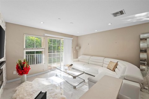Townhouse in Lakewood Ranch, Florida 2 bedrooms, 98.85 sq.m. № 2234207 - photo 3