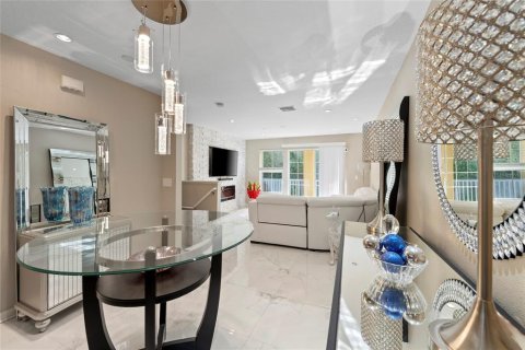 Townhouse in Lakewood Ranch, Florida 2 bedrooms, 98.85 sq.m. № 2234207 - photo 9