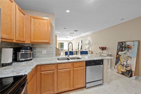 Townhouse in Lakewood Ranch, Florida 2 bedrooms, 98.85 sq.m. № 2234207 - photo 16